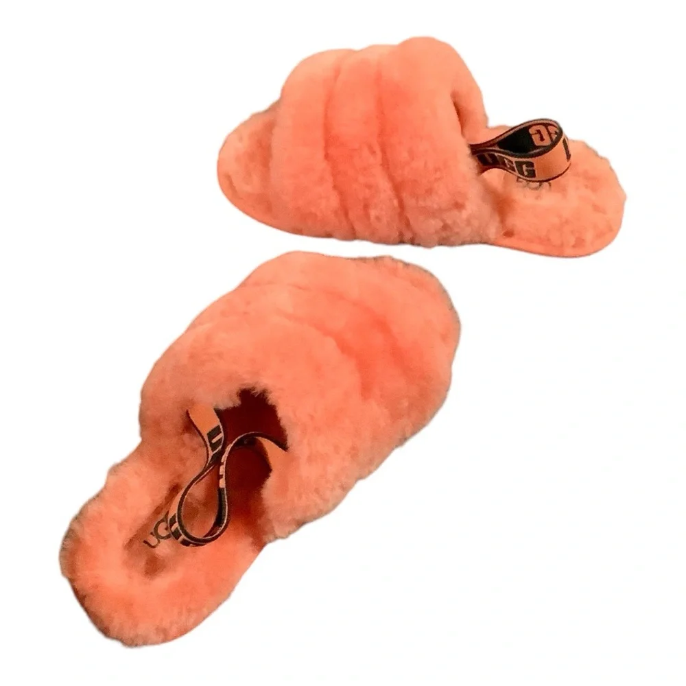 UGG GIRLS FURRY SLIPPERS SIZE 11 - Picture 1 of 6